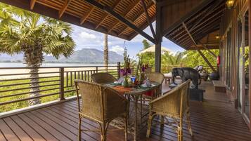 Residence (Riverfront Upper Floor) | In-room safe, individually decorated, desk, free WiFi