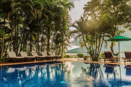 Outdoor pool, pool umbrellas, sun loungers