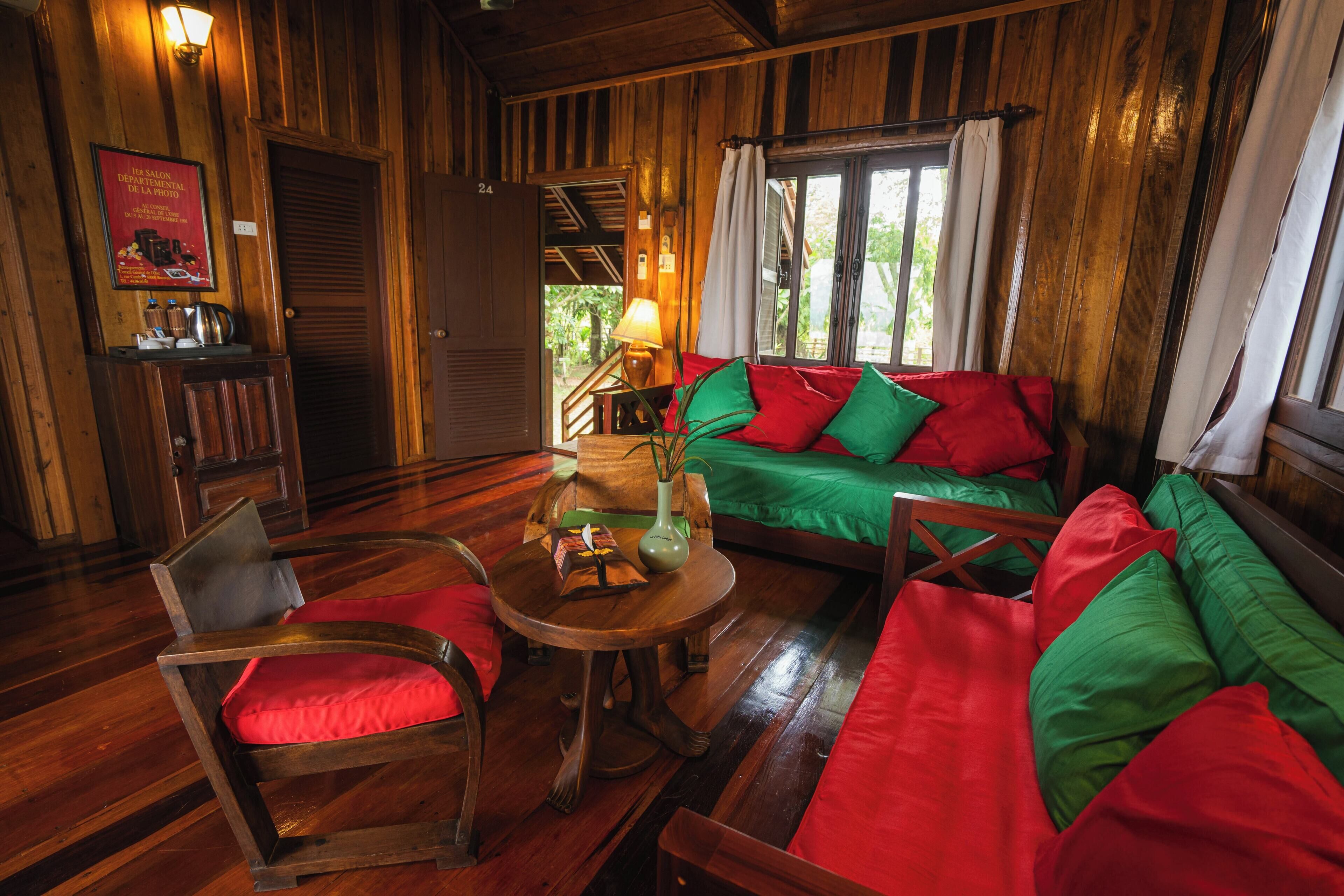 deluxe suite | 1 bedroom, in-room safe, individually decorated, desk