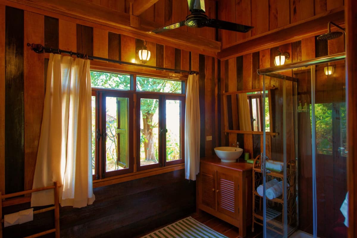 suite (riverfront upper floor) | bathroom | shower, free toiletries, hair dryer, bathrobes