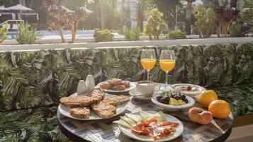 Daily buffet breakfast for a fee