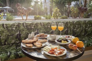 Tägliches Frühstücksbuffet gegen Gebühr
