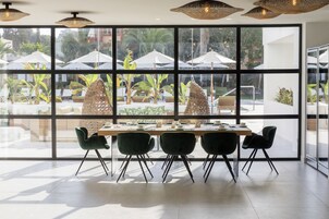 Se sirven desayunos, cenas y cocina mediterránea 