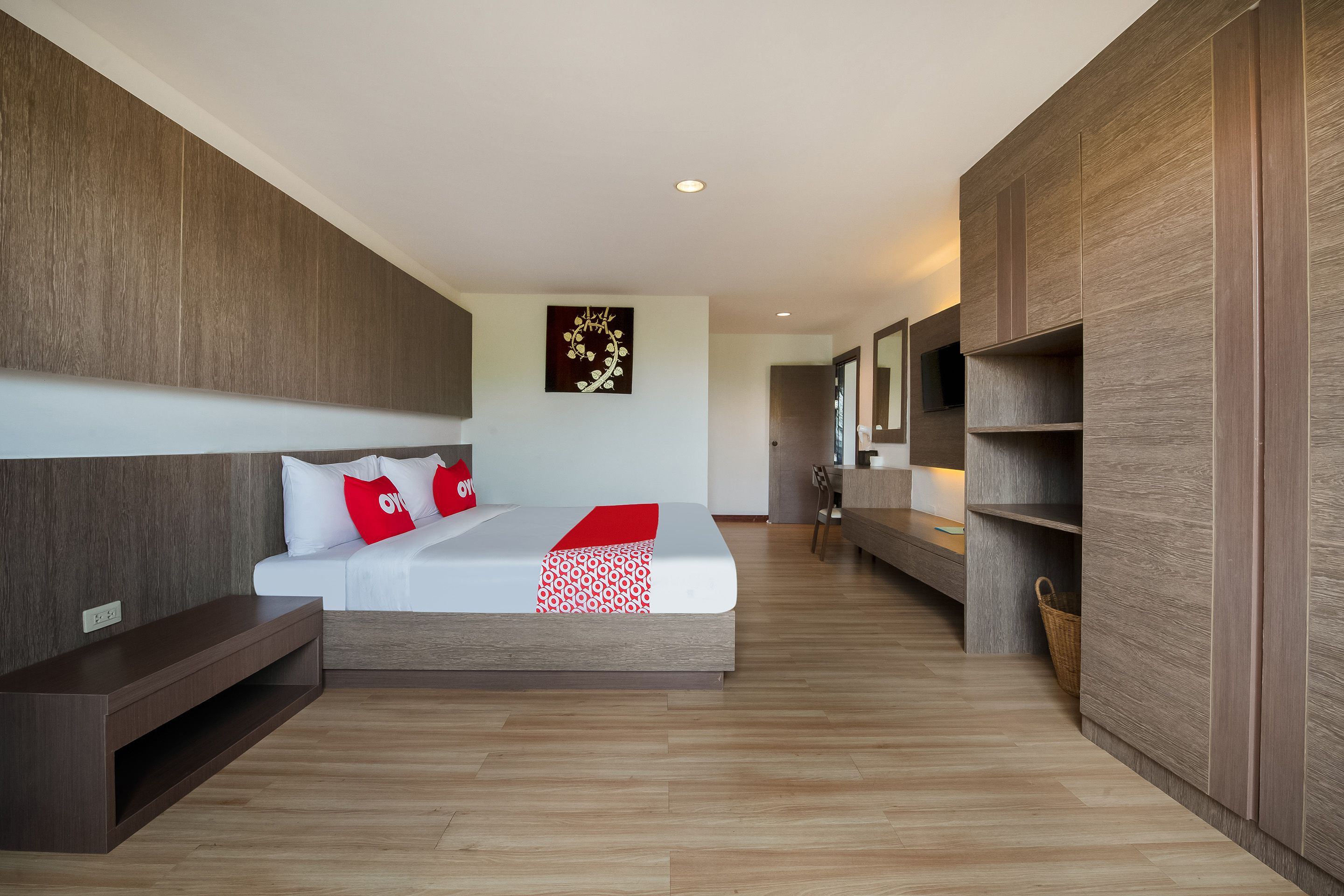 Suite, 1 Schlafzimmer | Minibar, Zimmersafe, Schreibtisch, Zustellbetten