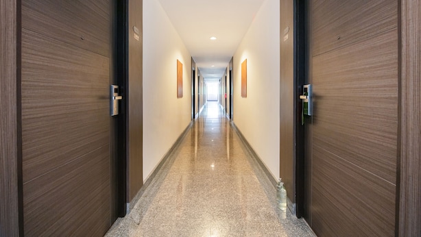 Hallway - OYO 257 Sea Paradise Hotel (Sattahip)