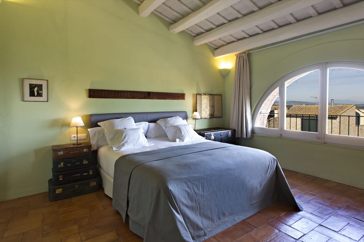 Junior suite, open haard | 1 slaapkamer, luxe beddengoed, een bureau, verduisterende gordijnen