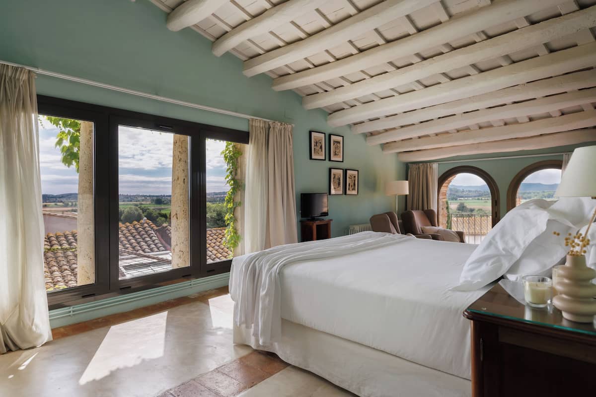 Suite romantique, terrasse | 1 chambre, literie de qualité, couette en duvet