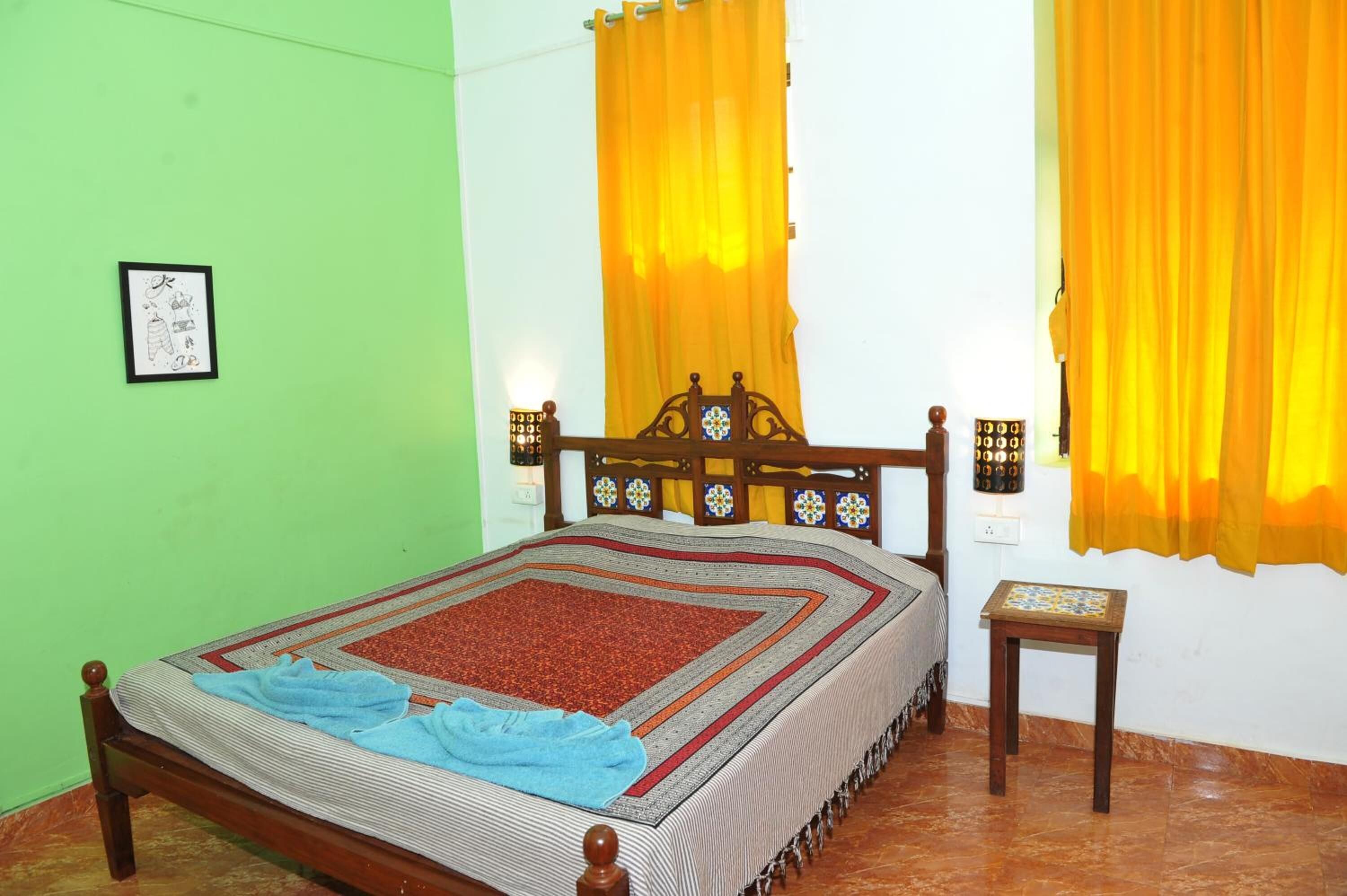 desk, rollaway beds, free wifi, bed sheets