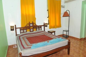 Desk, rollaway beds, free WiFi, bed sheets