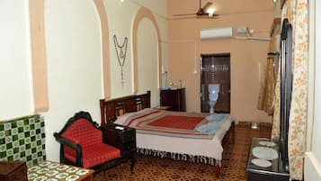 Skrivebord, ekstrasenger (mot et tillegg), wi-fi (inkludert) og sengetøy