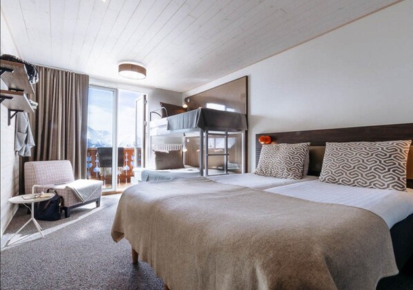 Panoramic Quadruple Room, Valley View - Langley Hotel Le Petit Prince (Huez)