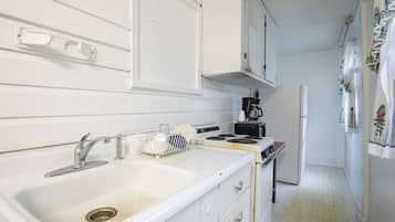 2 Bedroom Apartment with Kitchen | Ιδιωτική κουζίνα | Μίνι ψυγείο, φούρνος μικροκυμάτων, βραστήρας για καφέ/τσάι