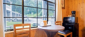 Lloyd's On The River Country Inn By OYO