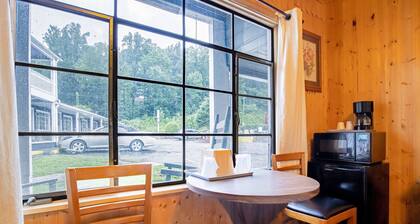 Lloyd's On The River Country Inn By OYO