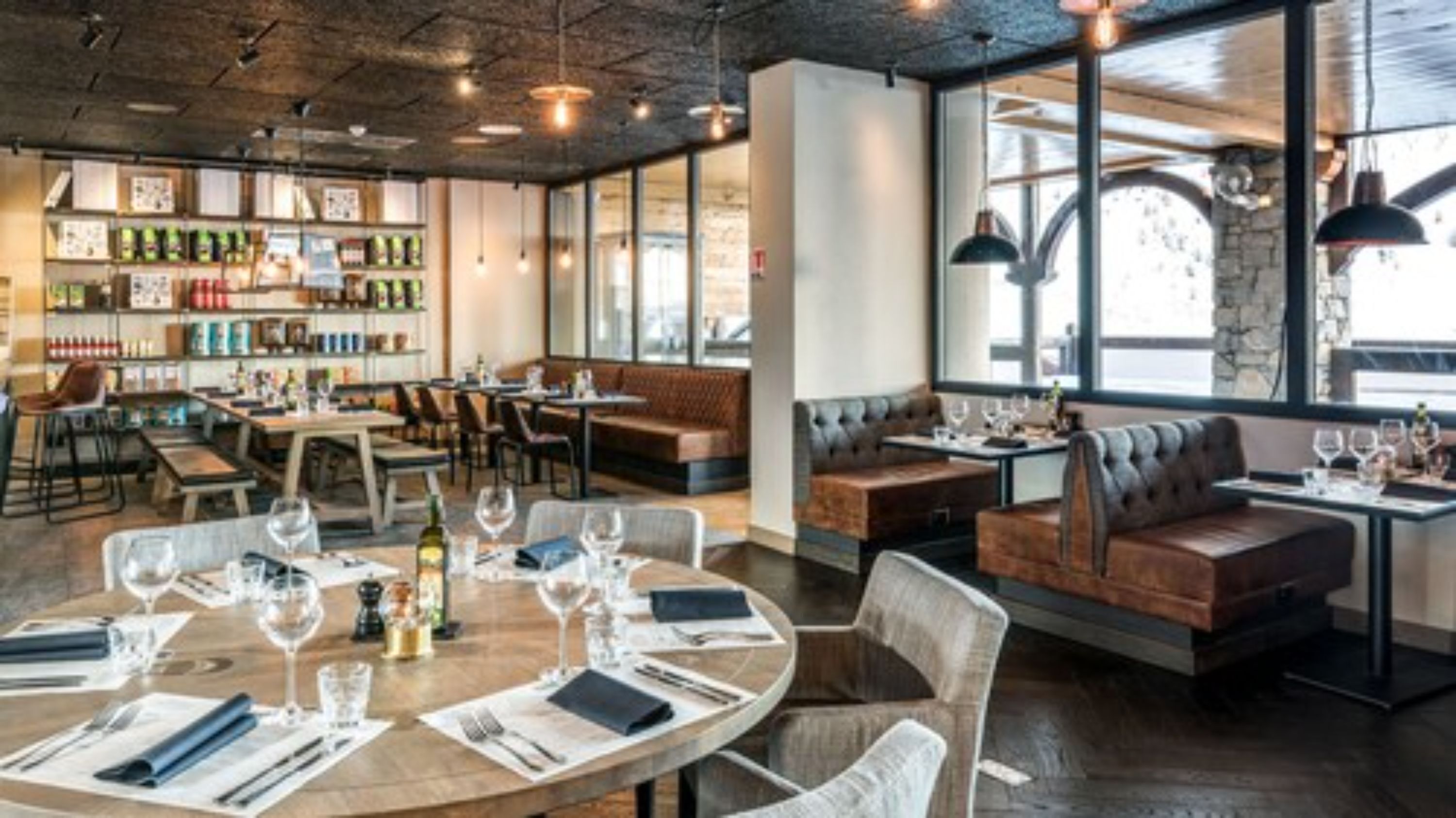 lunch and dinner served, regional cuisine