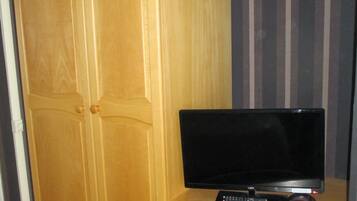 Single Room | Desk, free cribs/infant beds, free WiFi