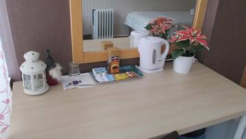 Desk, free cribs/infant beds, free WiFi