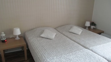 Twin Room | Living area | Flat-screen TV