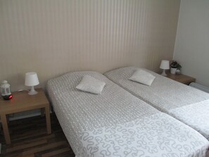 Twin Room | Living area