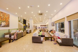 2 bars/lounges, 2 poolside bars