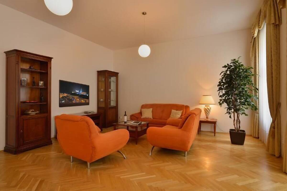 Iron/ironing board, cribs/infant beds, free WiFi