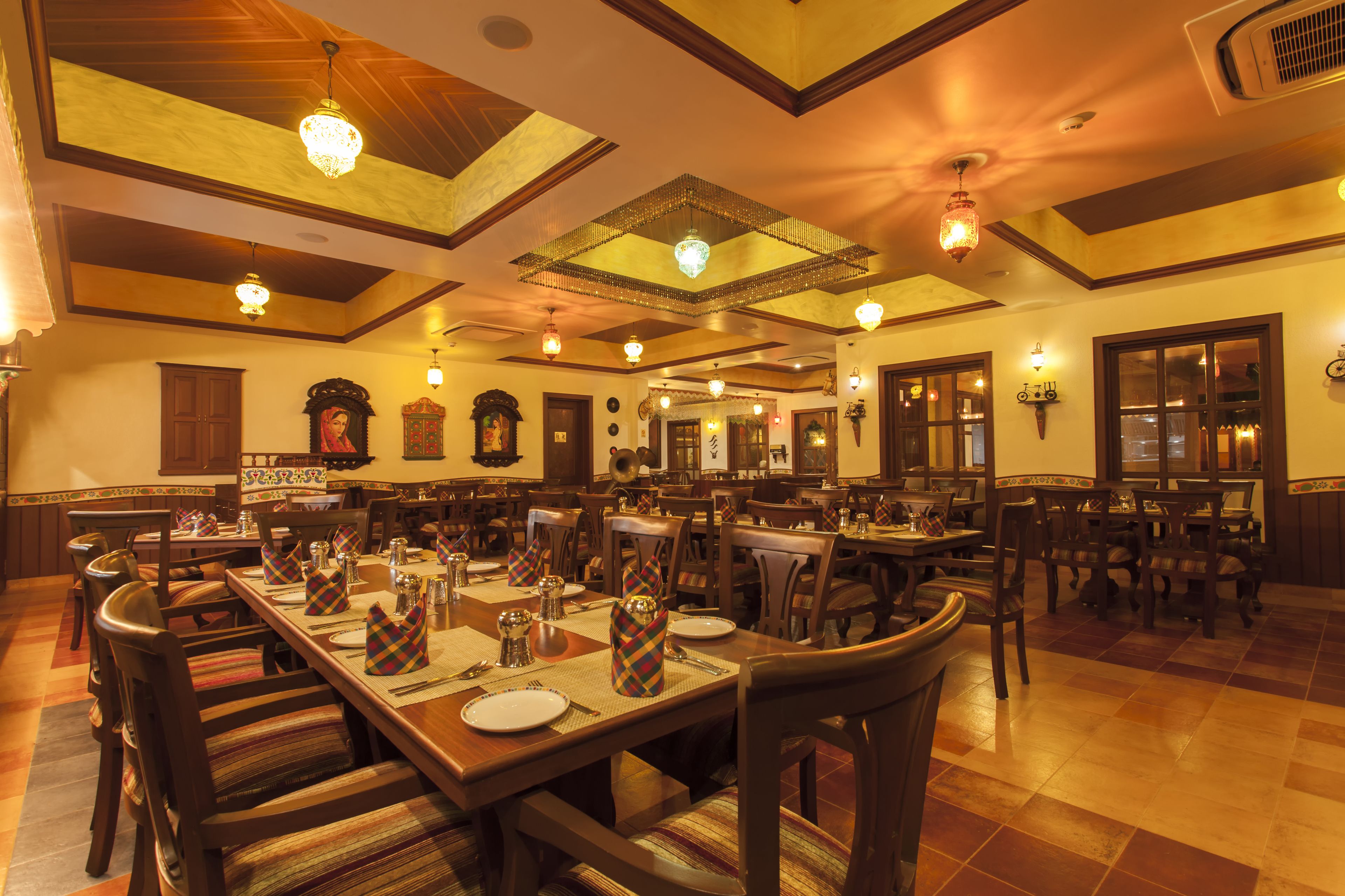 2 restaurants, breakfast, lunch, dinner served; international cuisine