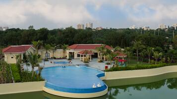 Outdoor pool, pool loungers