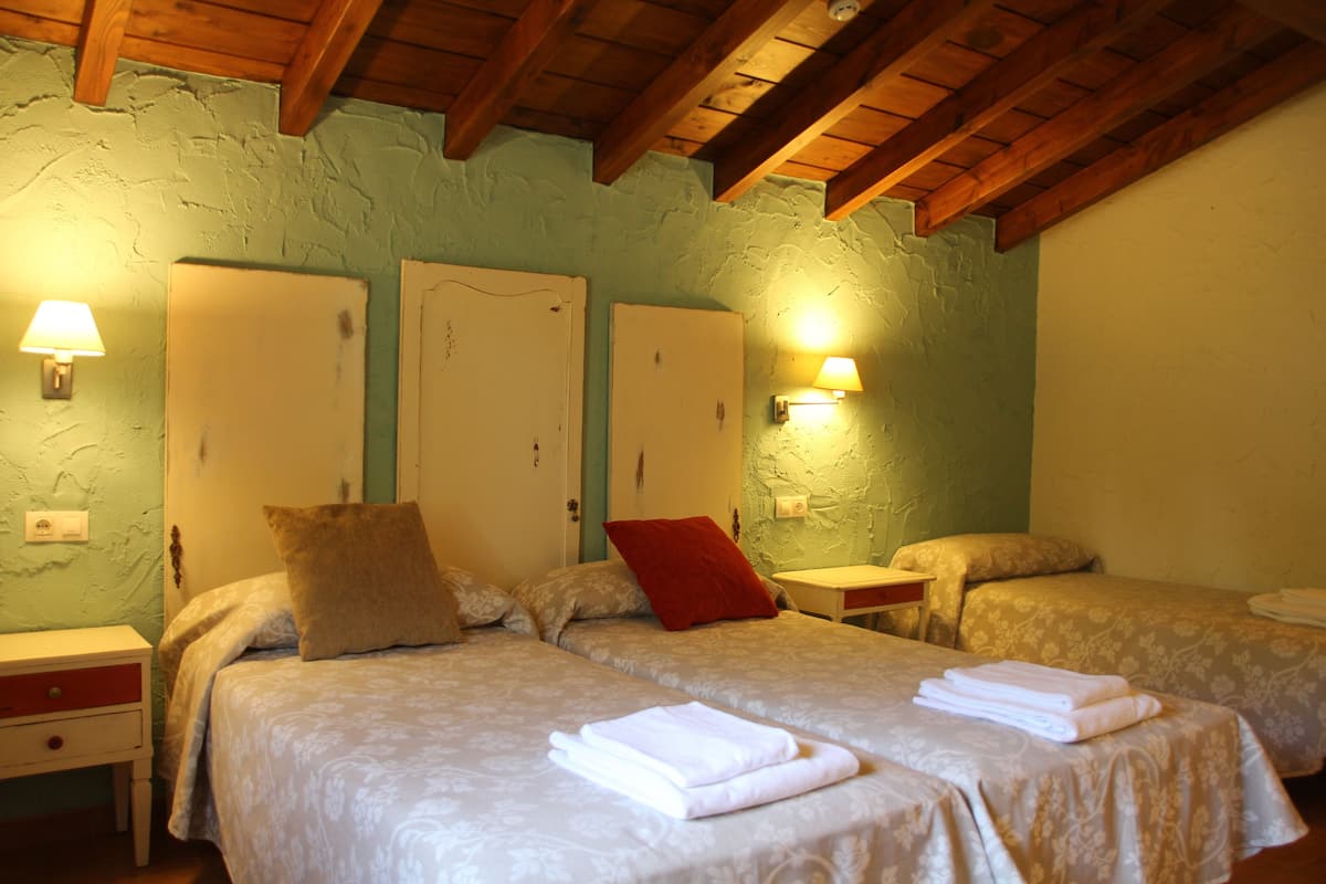 Blackout drapes, free WiFi, bed sheets