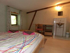 Chambre Double, salle de bains commune