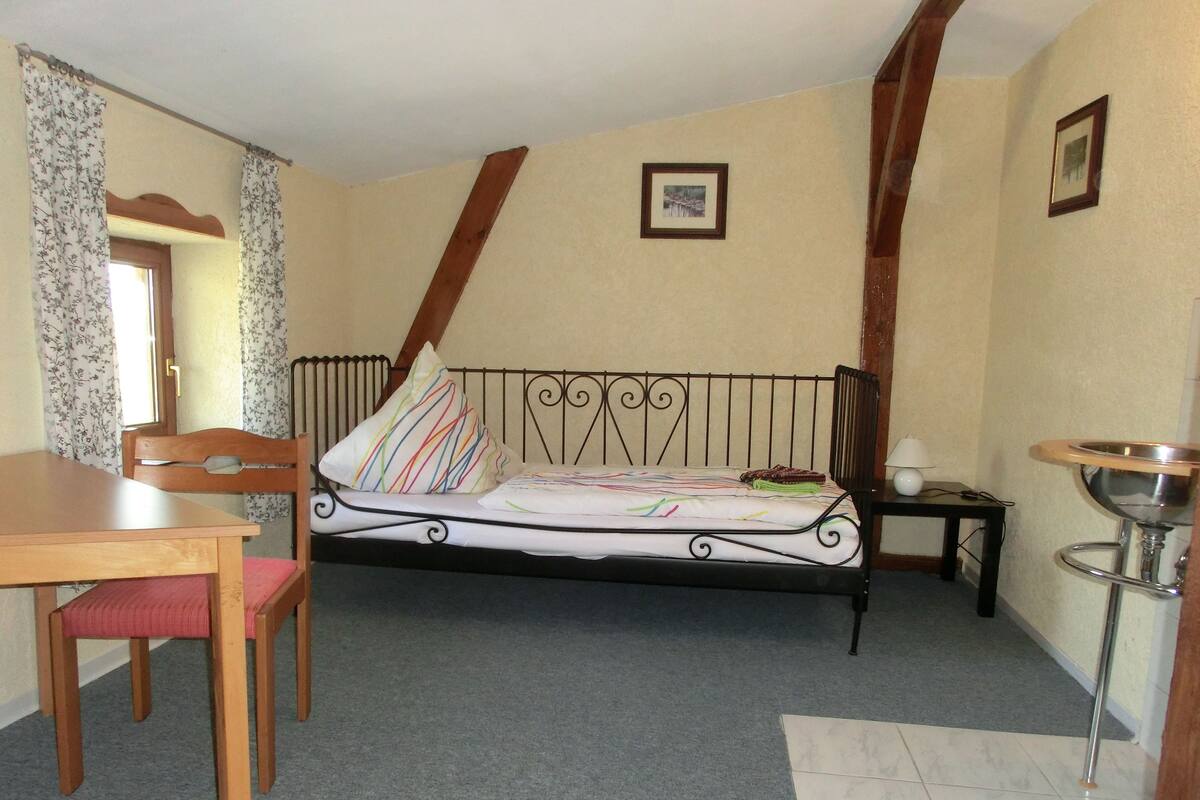 Chambre Simple, salle de bains commune