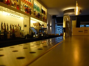 Cocktail bar