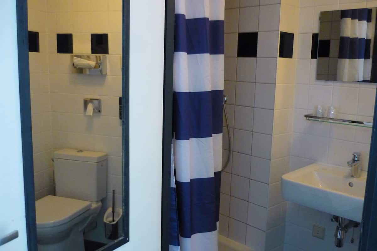 Free toiletries, towels