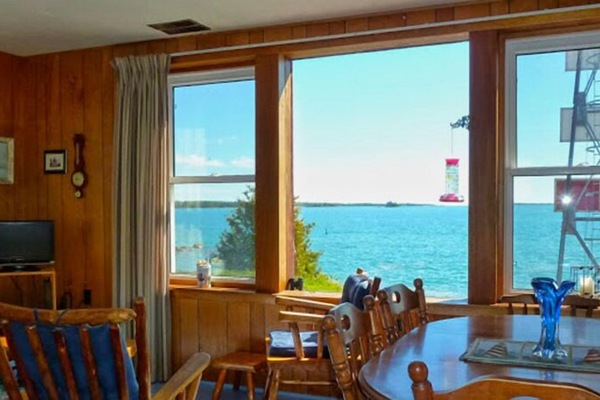 Signature Condo, 3 Bedrooms, Kitchen, Bay View (McKay Island Lighthouse) | Living area
