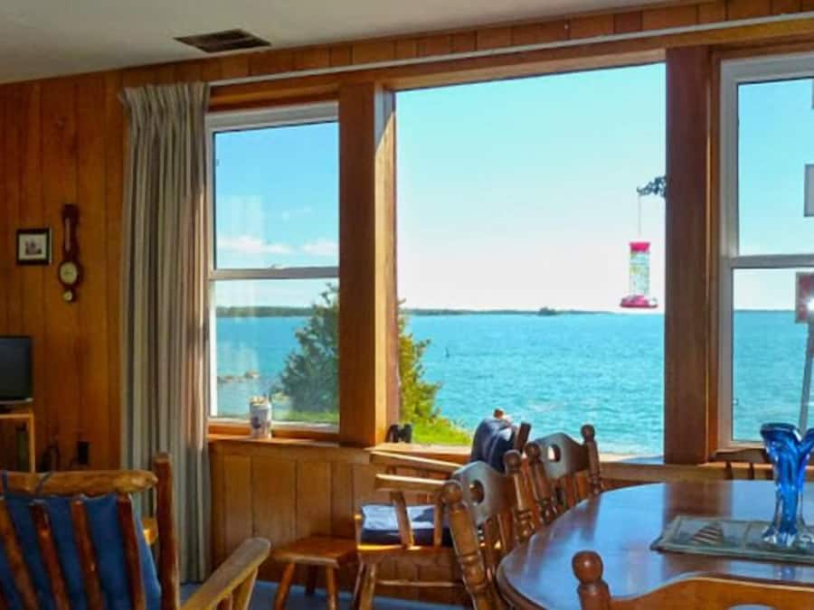 Signature Condo, 3 Bedrooms, Kitchen, Bay View (McKay Island Lighthouse) | Living area