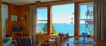 Bruce Bay Cottages & Lighthouse