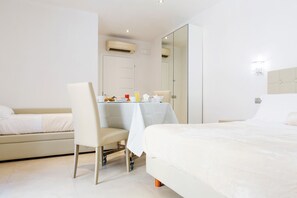 Family Room | In-room dining