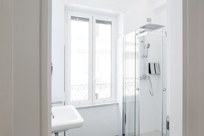 Family Room | Bathroom