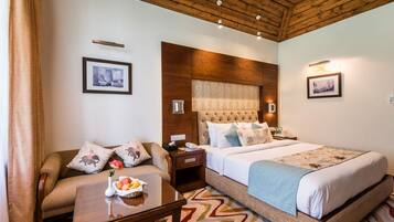 Luxury Room | Minibar, in-room safe, desk, iron/ironing board