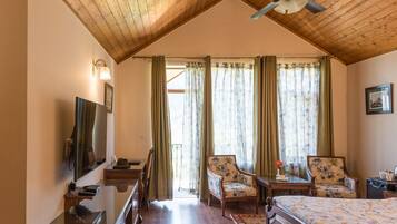 Villa Room | Minibar, in-room safe, desk, iron/ironing board