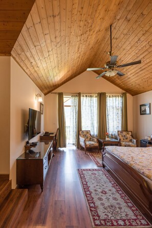 Minibar, in-room safe, desk, iron/ironing board - The Anantmaya Resort (Manali)