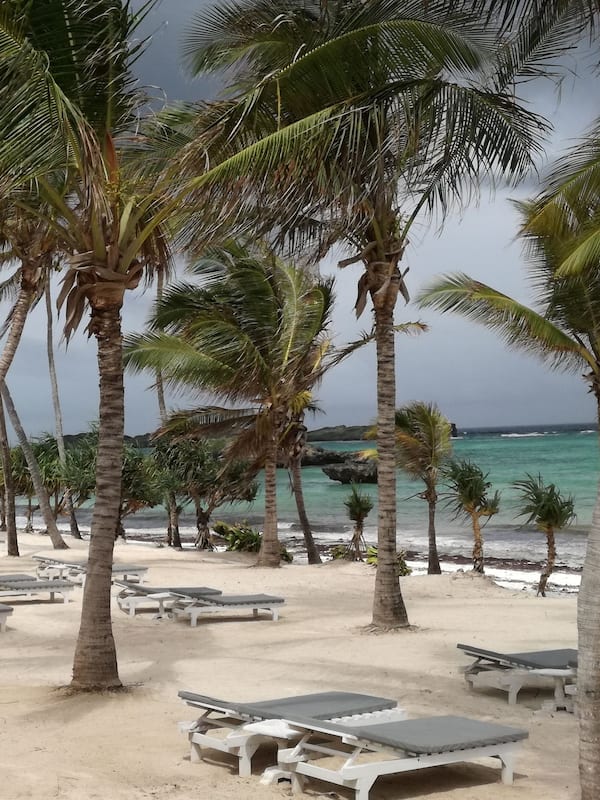 Private beach, white sand, beach bar