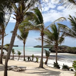 Privatstrand, weißer Sandstrand, Strandbar