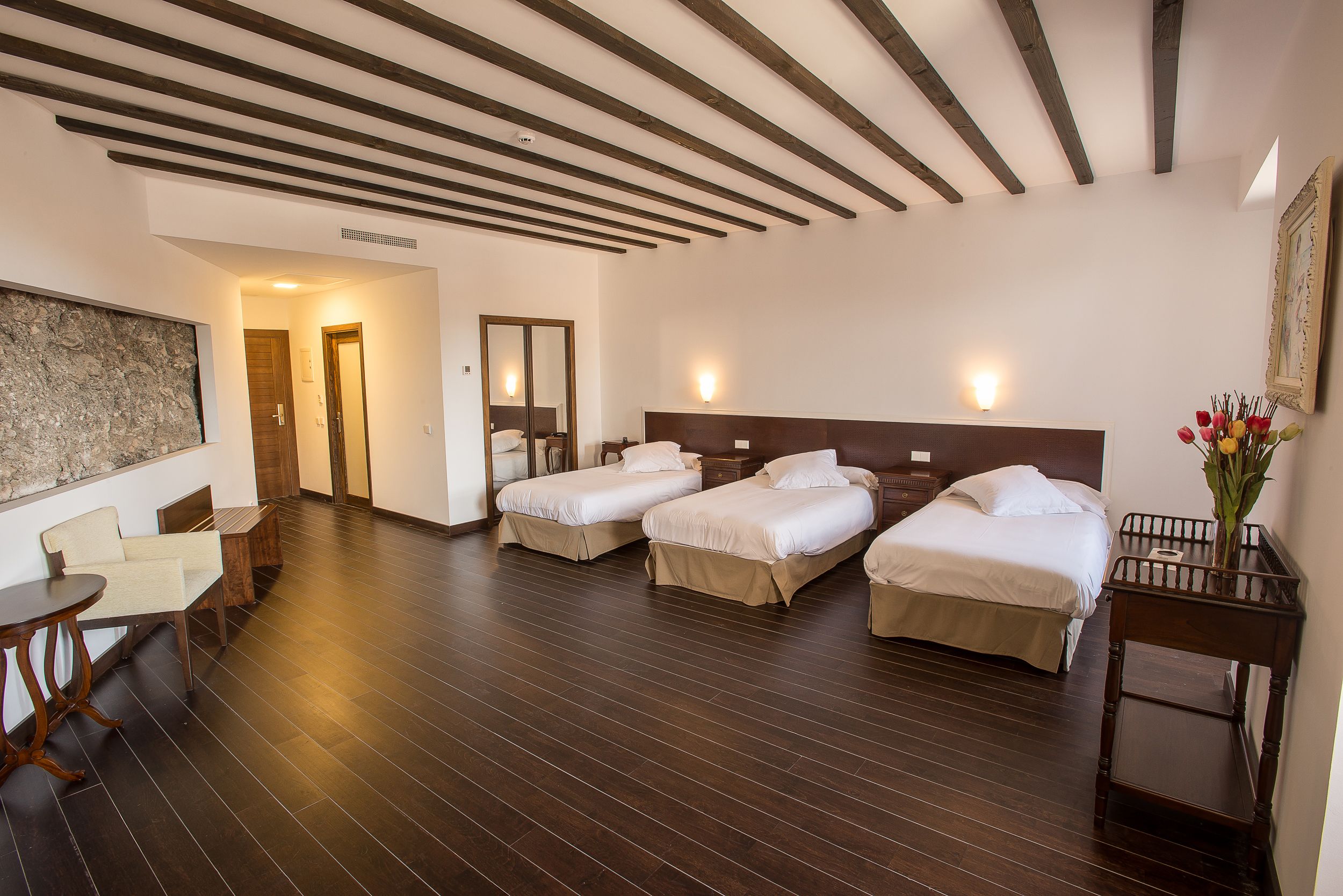 triple room | minibar, in-room safe, desk, free cots/infant beds