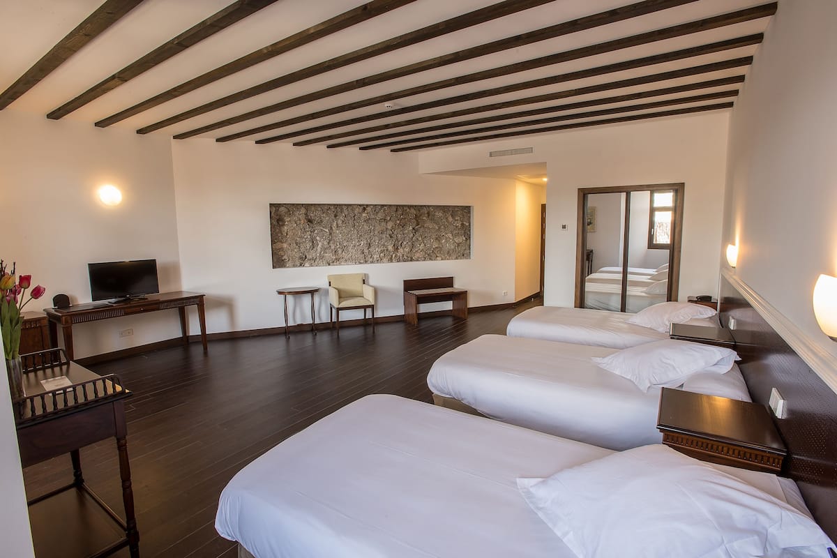 triple room | minibar, in-room safe, desk, free cots/infant beds