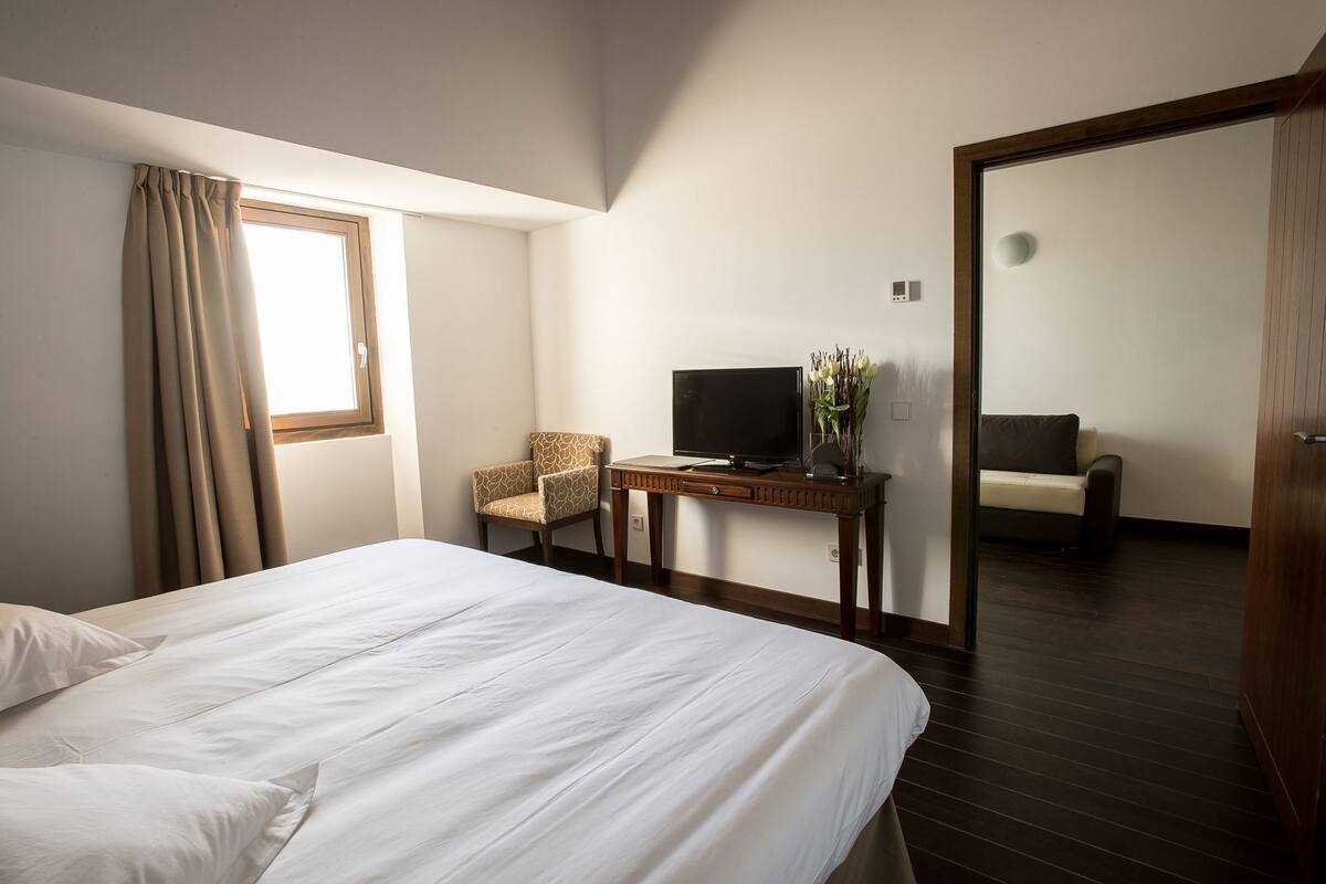 Minibar, in-room safe, desk, free cots/infant beds