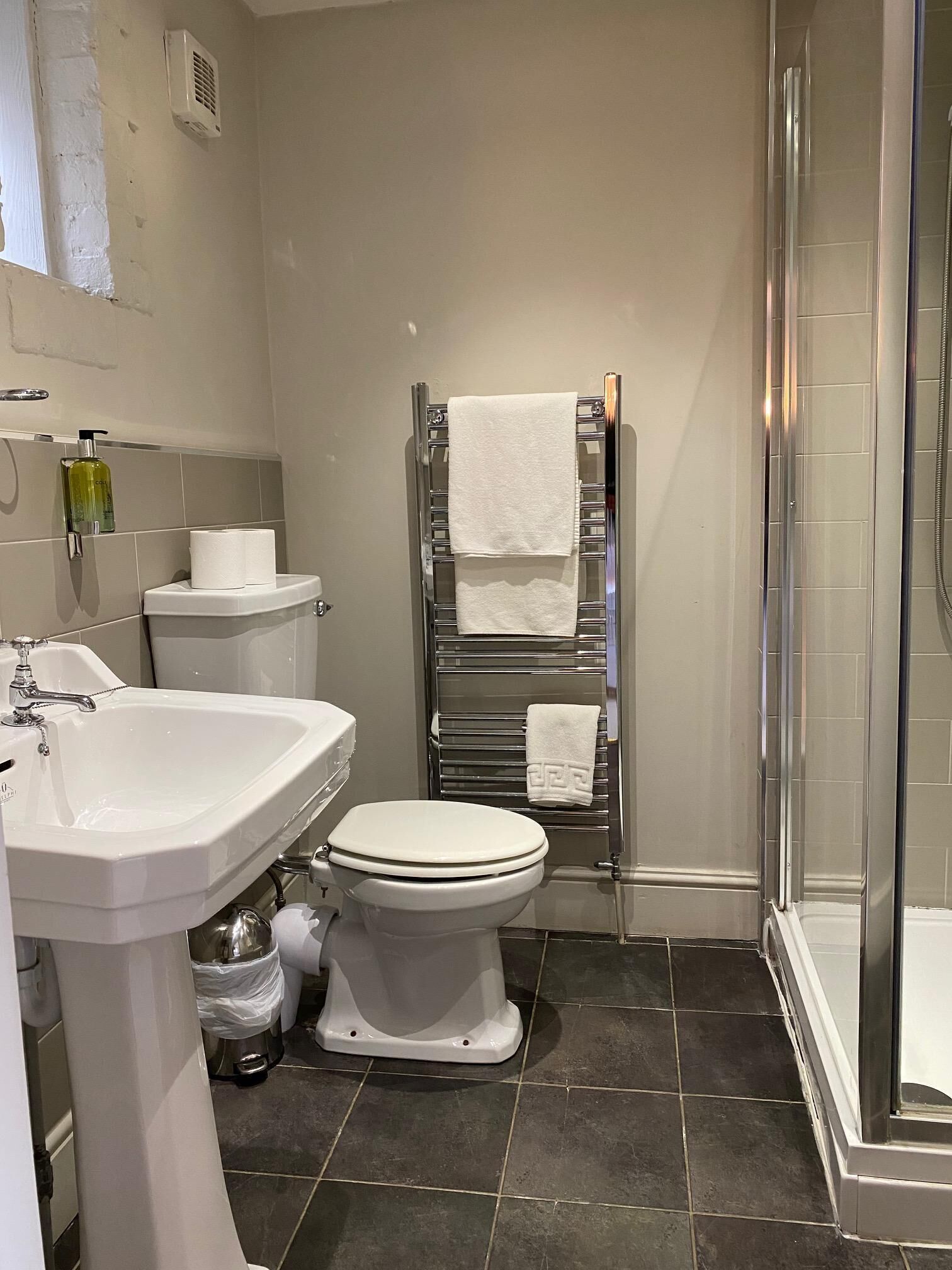 classic double room, ensuite (room 10) | bathroom