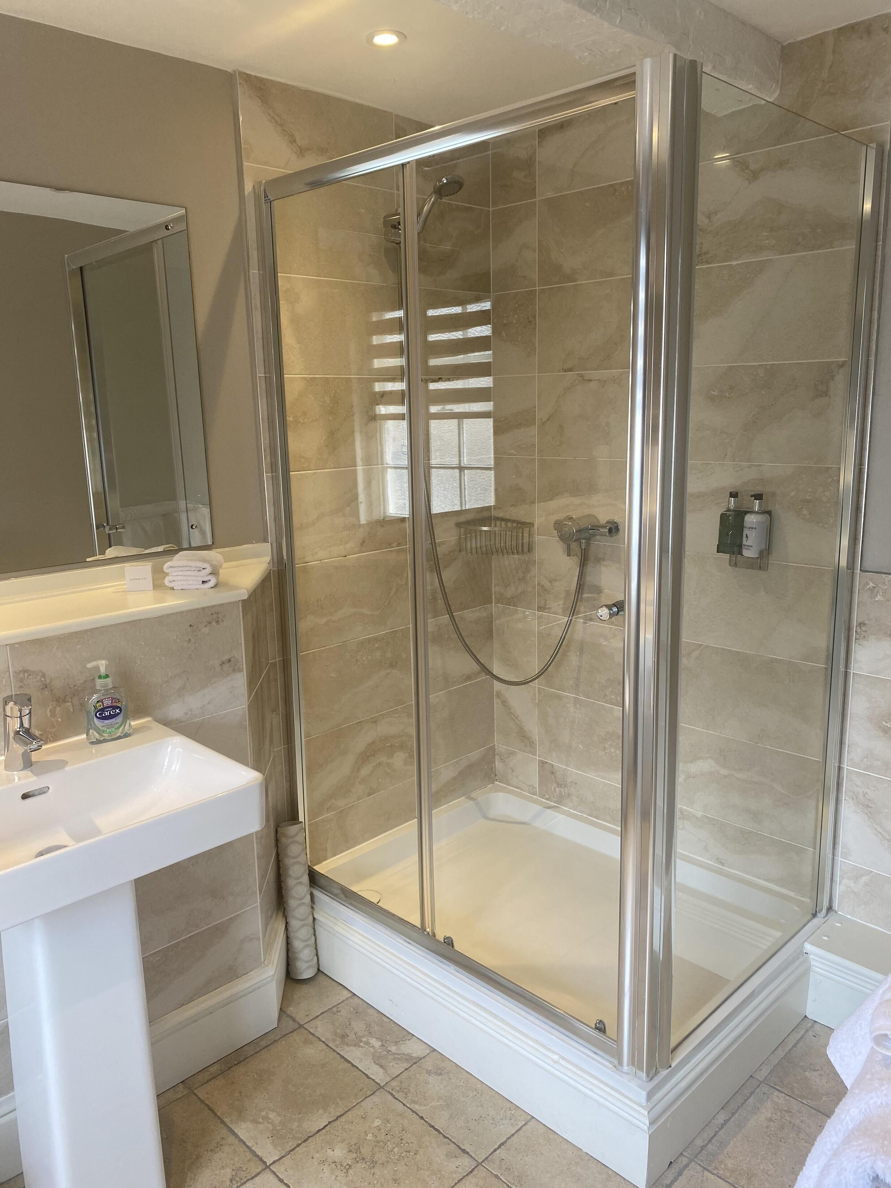 standard double or twin room, ensuite (room 3) | bathroom