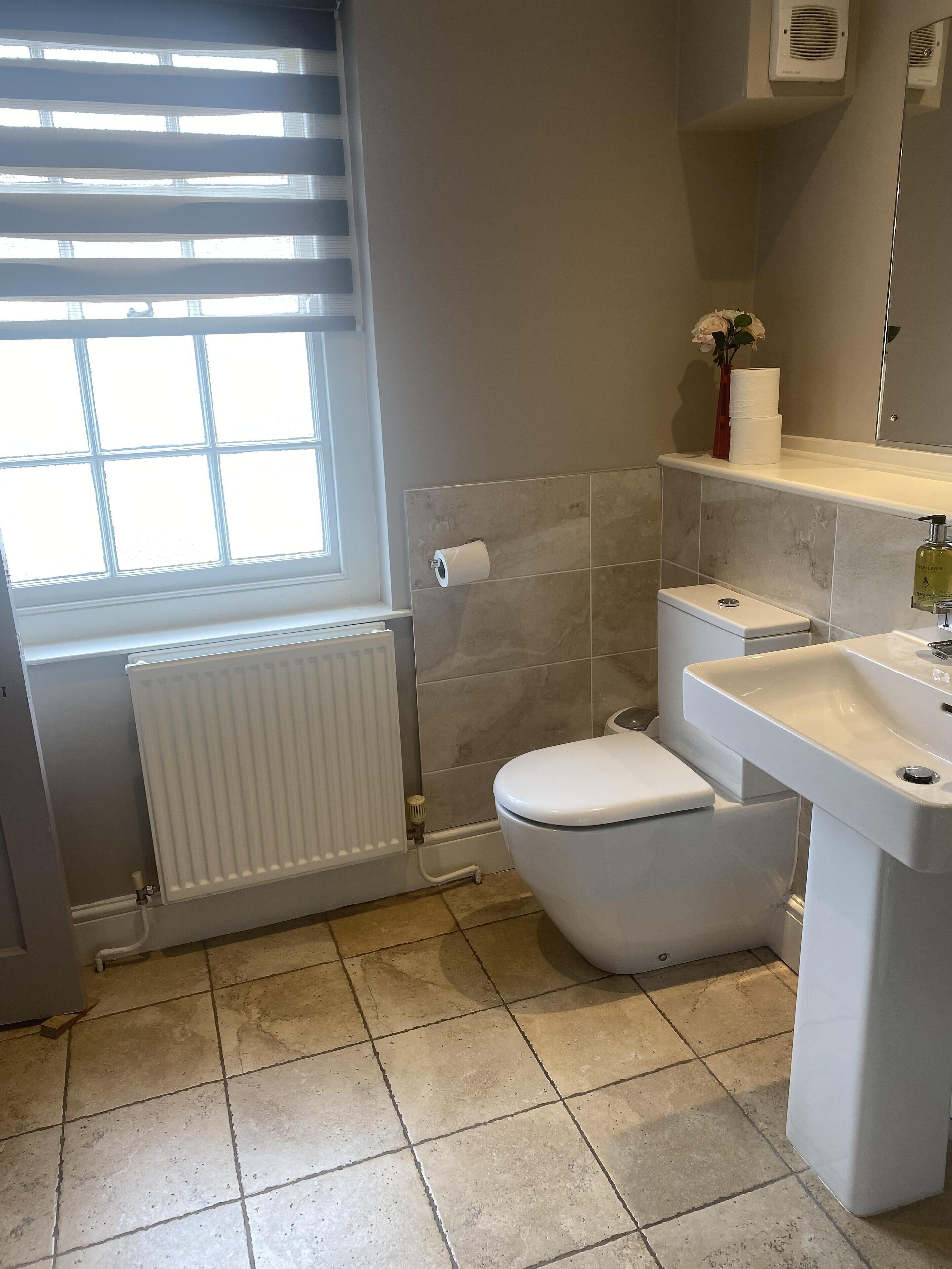 standard double or twin room, ensuite (room 3) | bathroom