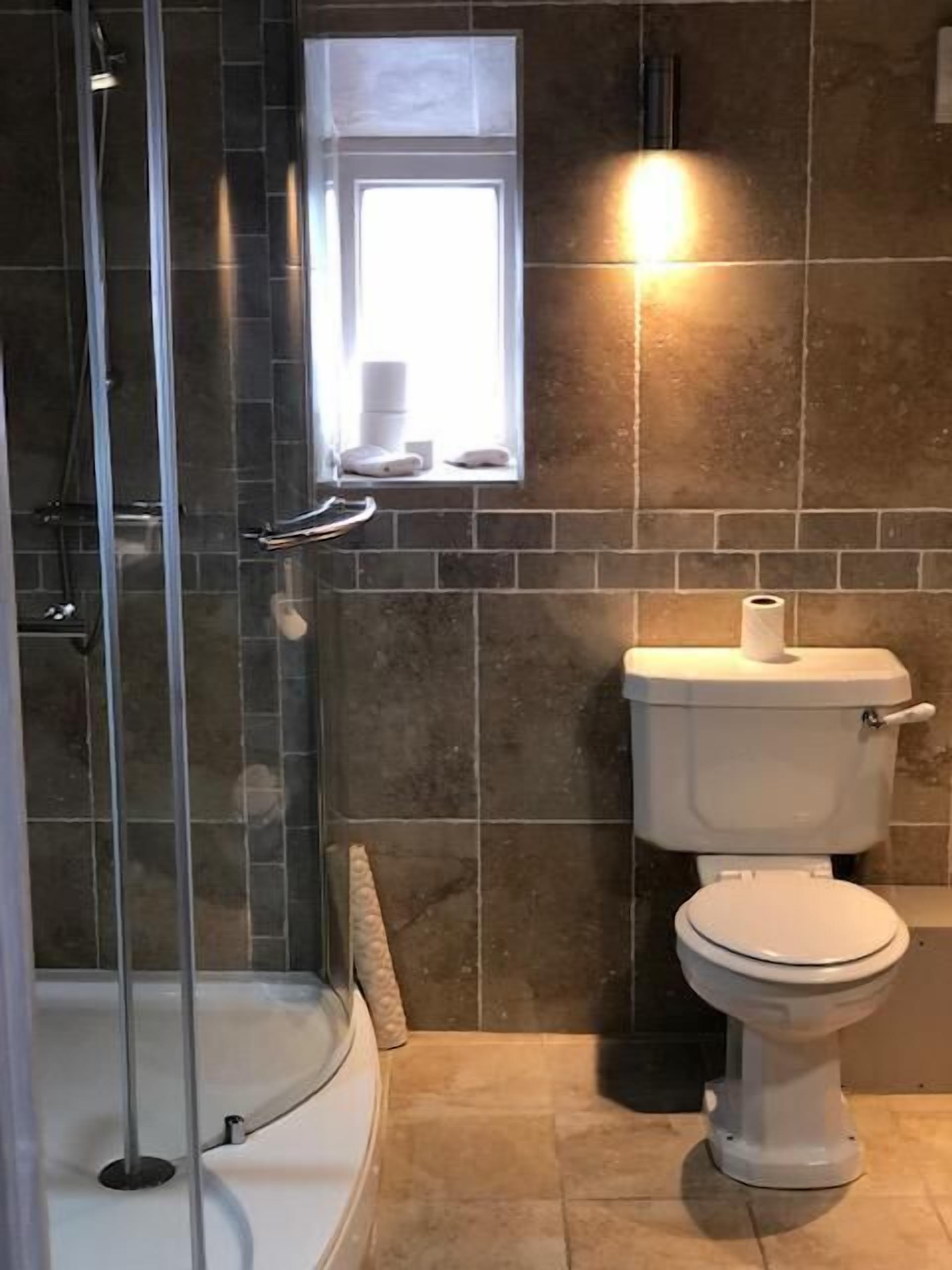 premier double room, ensuite (room 1) | bathroom