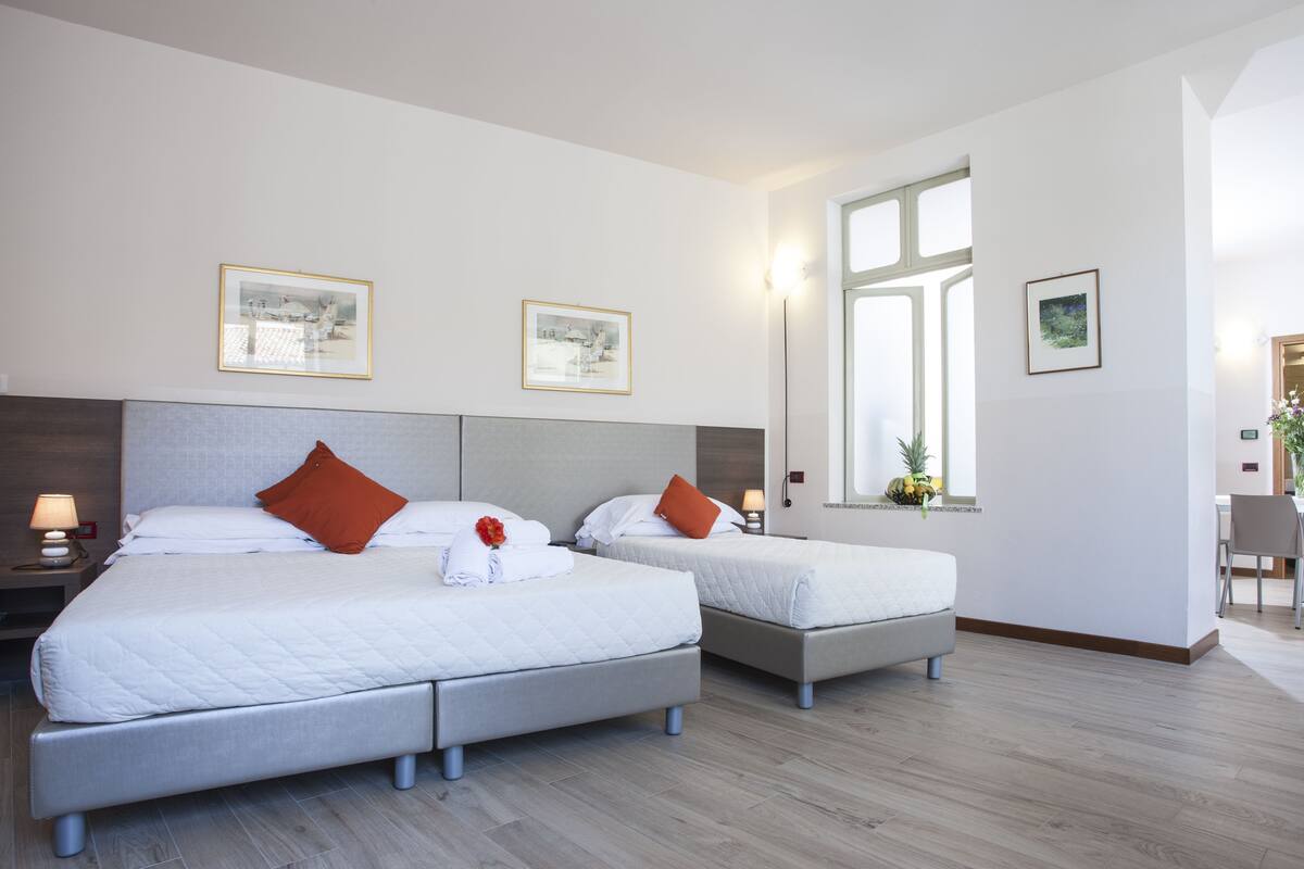 Apartment (per 3 persone) | In-room safe, cribs/infant beds, free WiFi, bed sheets
